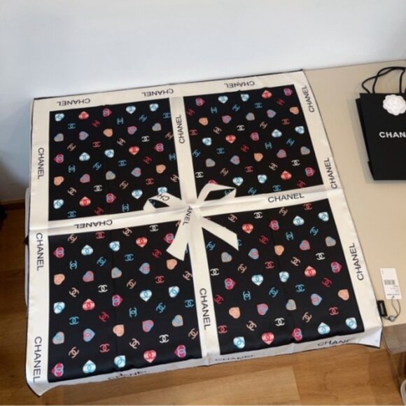 Luxe Chanel Silk Scarf with Hearts - Picture 4 of 8